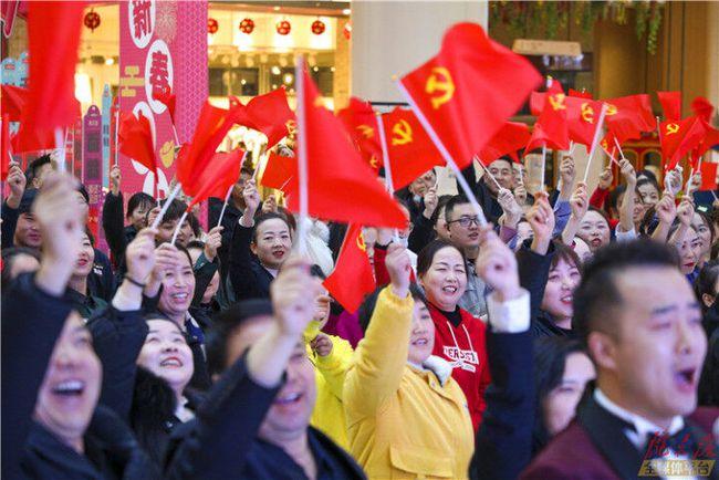 网购沙发被商家玩了一出“换汤不换药”，退回的旧沙发又被寄回来