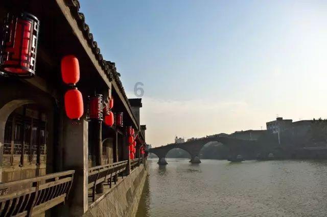 美股异动丨美国运通涨4.8% 2024年每股收益指引超预期